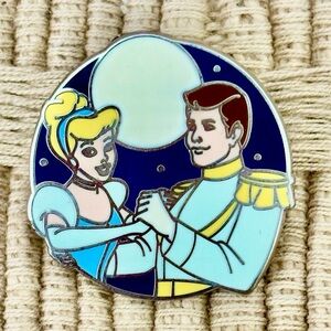 DISNEY 2013 Cinderella & Prince Charming Couples Series Pin